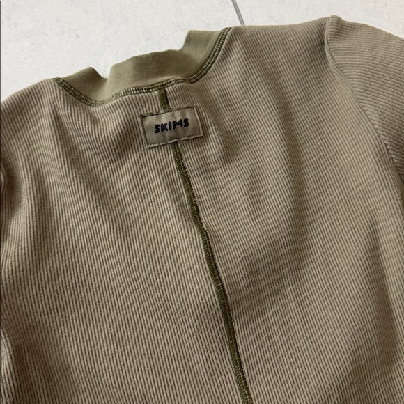 SKIMS TOP - Picture 5 of 5